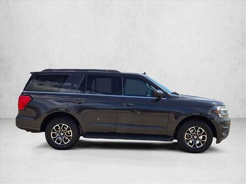 Used 2023 Ford Expedition XLT RWD image 4