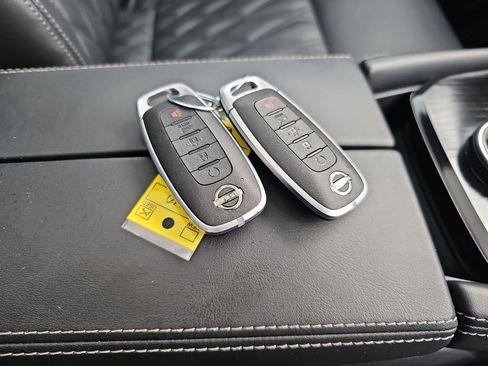 Used 2023 Nissan Rogue Platinum w/ Platinum Premium Package image 16