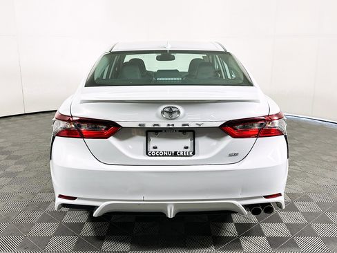Used 2024 Toyota Camry SE w/ Cold Weather Package image 4