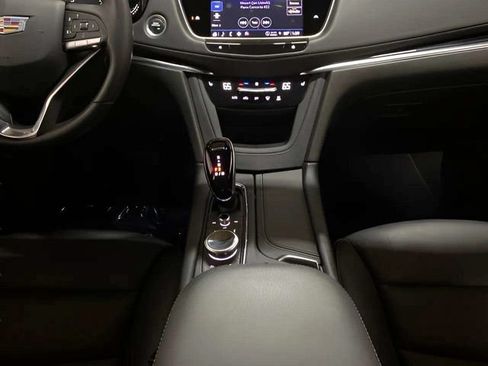 Used 2024 Cadillac XT6 Luxury AWD/4WD image 14