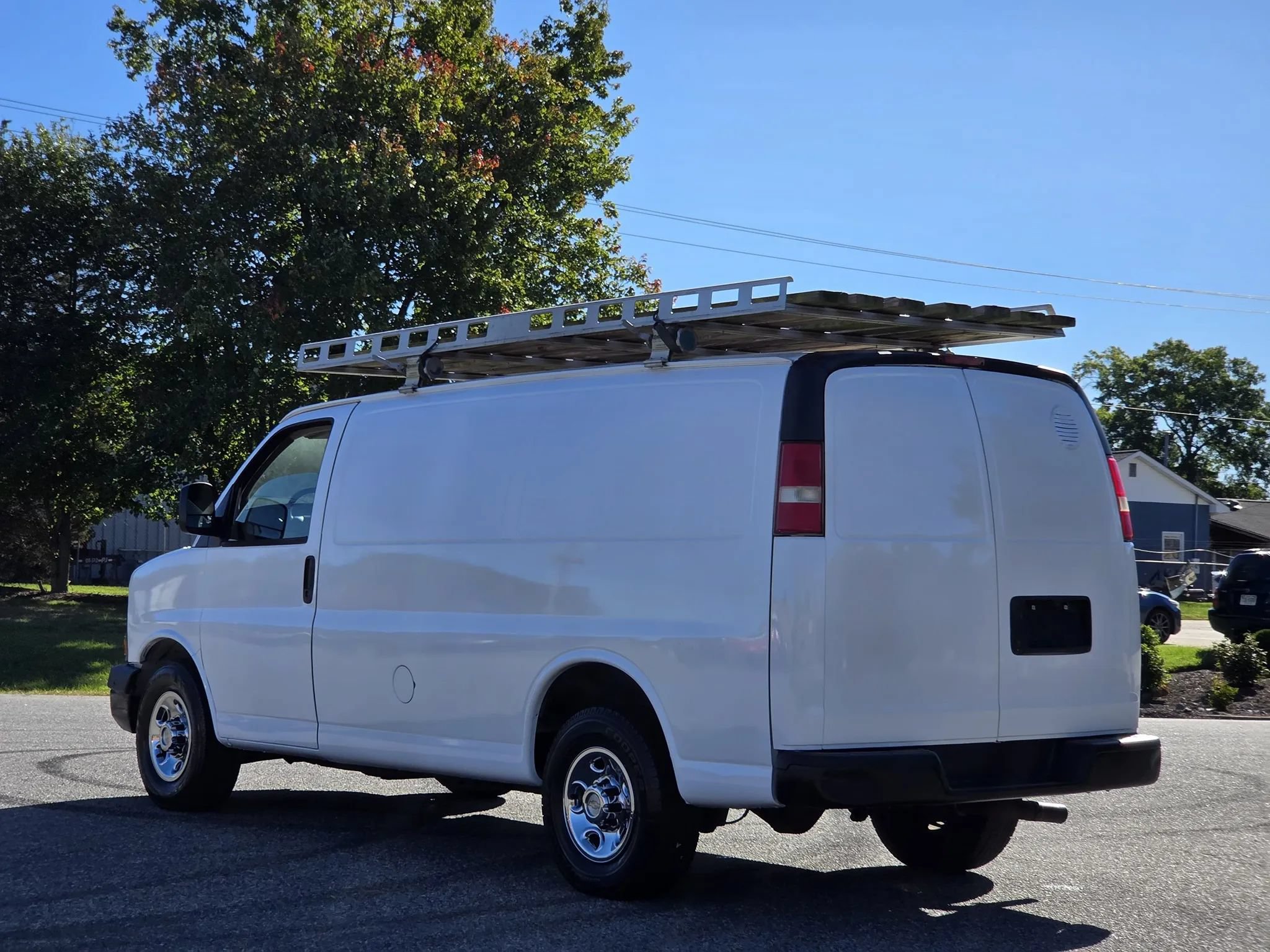 Used 2011 Chevrolet Express 2500 RWD image 7