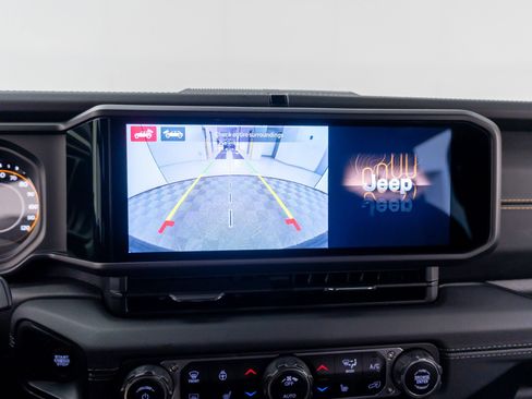 Used 2024 Jeep Wrangler Unlimited Sahara w/ Technology Group AWD/4WD image 27