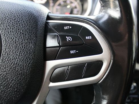 Used 2018 Jeep Cherokee Latitude Plus FWD image 17
