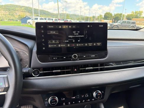Used 2025 Mitsubishi Outlander SE AWD/4WD image 14