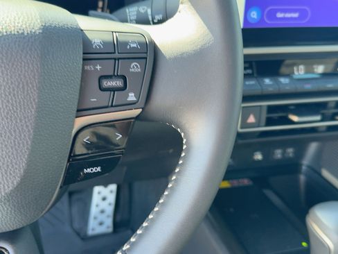 Used 2025 Toyota Camry SE image 30