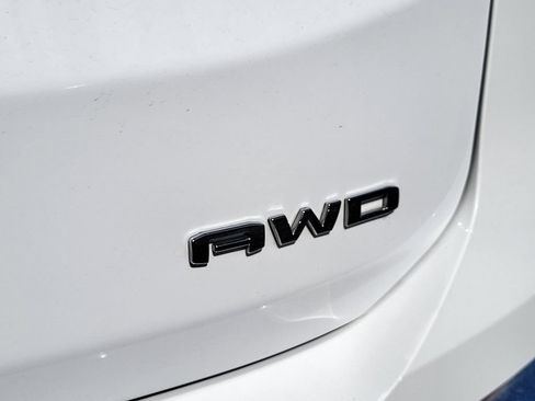 Used 2024 GMC Terrain SLT AWD/4WD image 9