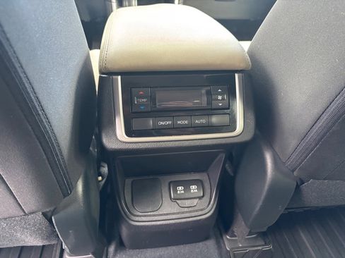 Used 2021 Subaru Ascent Premium w/ Convenience Package image 17