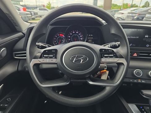 Certified 2021 Hyundai Elantra SE FWD image 14