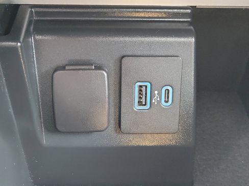 Used 2023 Ford Explorer XLT w/ Equipment Group 202A image 31