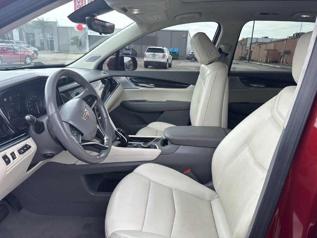 Used 2023 Cadillac XT6 Premium Luxury w/ Technology Package FWD image 13