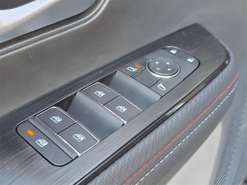 New 2026 Nissan Kicks SR image 16