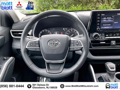 Used 2022 Toyota Highlander XLE image 6