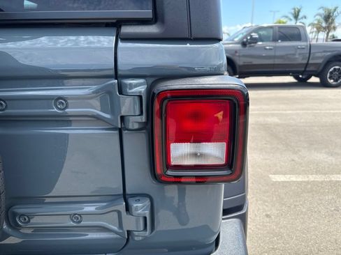 Used 2025 Jeep Wrangler Unlimited Sport AWD/4WD image 7
