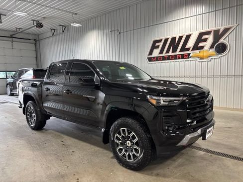 Used 2023 Chevrolet Colorado Z71 w/ Z71 Convenience Package 2 AWD/4WD image 2
