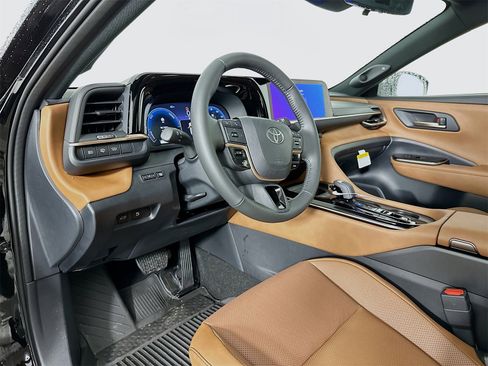 New 2025 Toyota Crown Signia Limited image 9