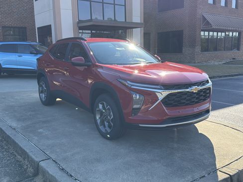 New 2026 Chevrolet Trax LT image 3