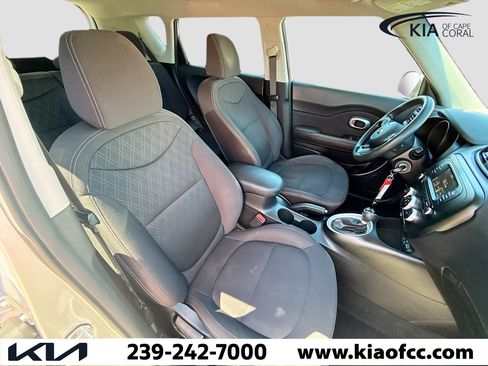 Used 2018 Kia Soul Base image 14