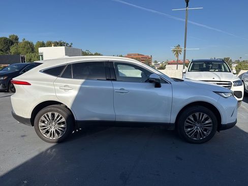 Used 2024 Toyota Venza Limited image 4