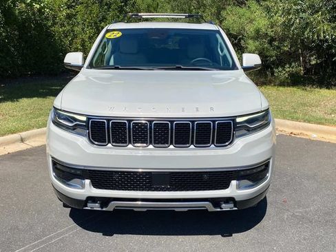Used 2022 Jeep Wagoneer Series III w/ Premium Group I AWD/4WD image 2