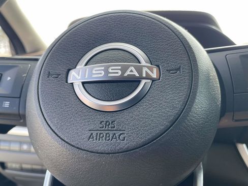 Used 2023 Nissan Rogue SV image 21