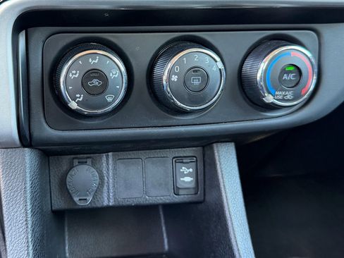 Used 2017 Toyota Corolla L image 25