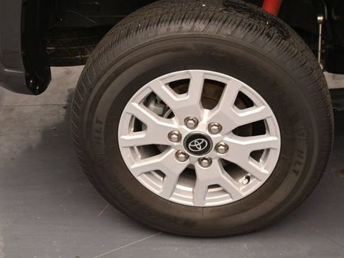 Used 2025 Toyota Tacoma SR5 AWD/4WD image 5