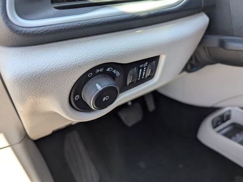 Used 2018 Chrysler Pacifica Touring Plus w/ Tire & Wheel Group FWD image 21