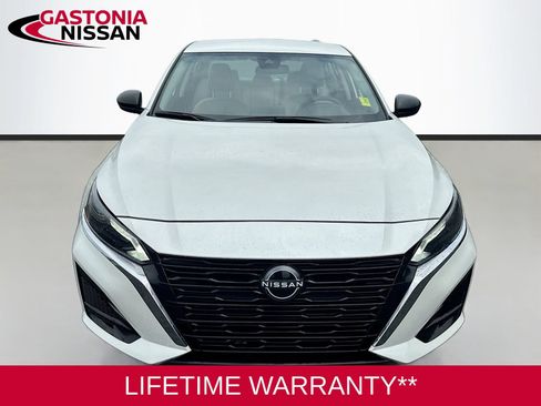 Used 2025 Nissan Altima 2.5 SV FWD image 2