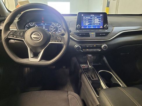 Used 2024 Nissan Altima 2.5 SV image 22