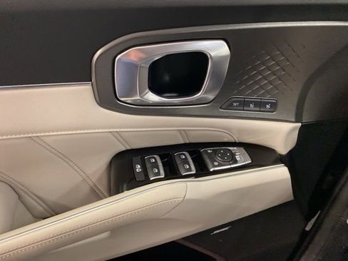 Used 2023 Kia Sorento SX Prestige image 16