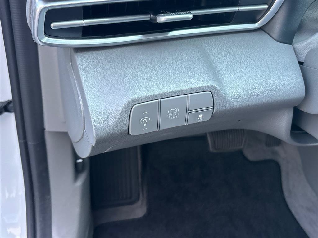 Used 2025 Hyundai Elantra Hybrid FWD image 7