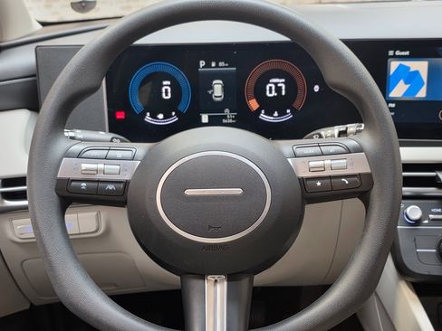 Certified 2025 Hyundai Tucson SE image 18