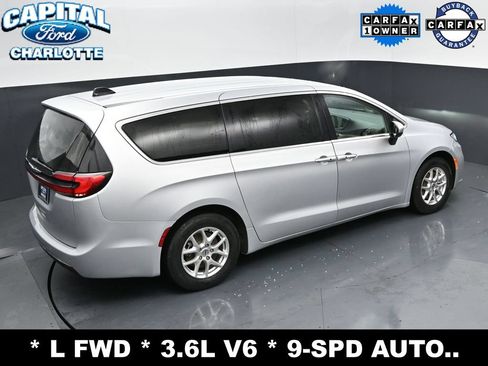 Used 2023 Chrysler Pacifica Touring-L FWD image 30