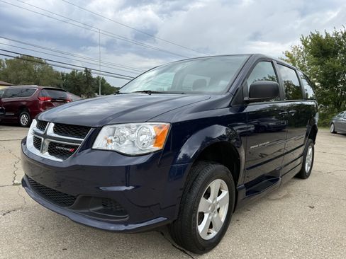 Used 2013 Dodge Grand Caravan SE FWD image 2