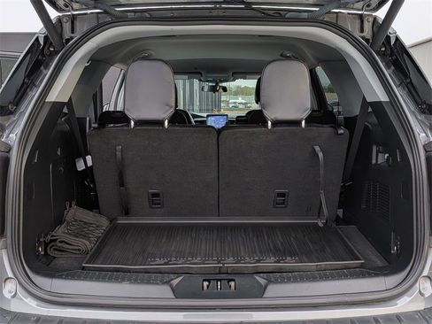 Used 2022 Ford Explorer XLT w/ Equipment Group 202A image 28