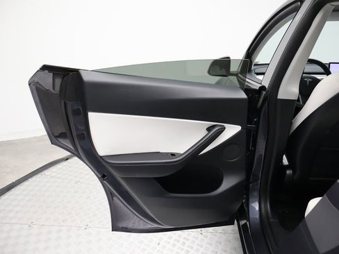 Used 2021 Tesla Model Y Long Range image 21