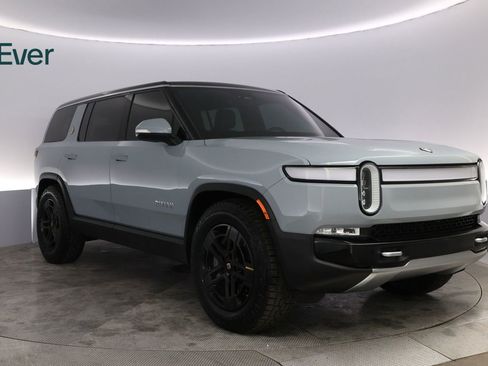 Used 2024 Rivian R1S Adventure image 13