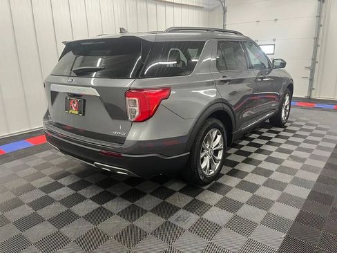 Used 2022 Ford Explorer XLT w/ Equipment Group 202A AWD/4WD image 3