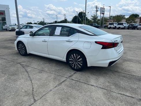 Certified 2023 Nissan Altima 2.5 SV FWD image 3