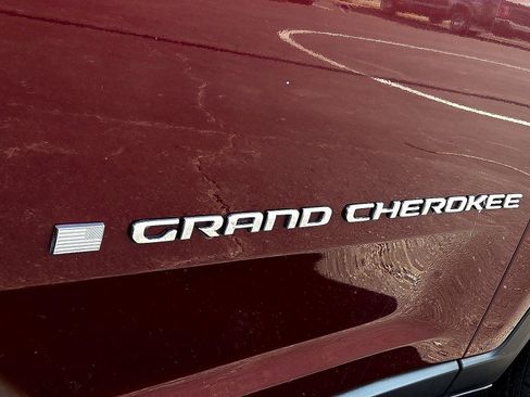 Used 2022 Jeep Grand Cherokee L Limited AWD/4WD image 9