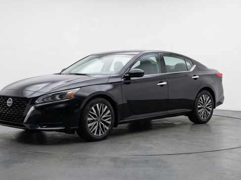 Used 2025 Nissan Altima 2.5 SV FWD image 3