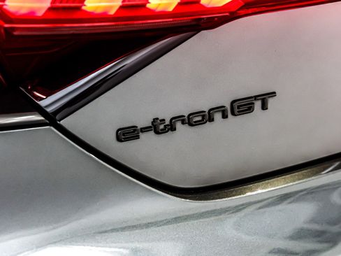 Used 2023 Audi e-tron GT Premium Plus w/ Performance Package image 10