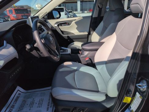 Certified 2020 Toyota RAV4 Limited AWD/4WD image 9