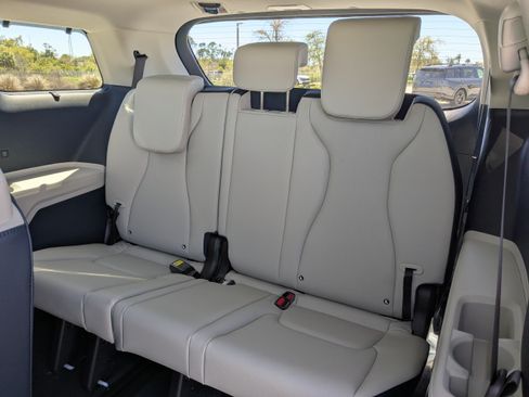 New 2026 Kia Carnival SX FWD image 16