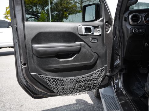 Used 2018 Jeep Wrangler Unlimited Sport S AWD/4WD image 15