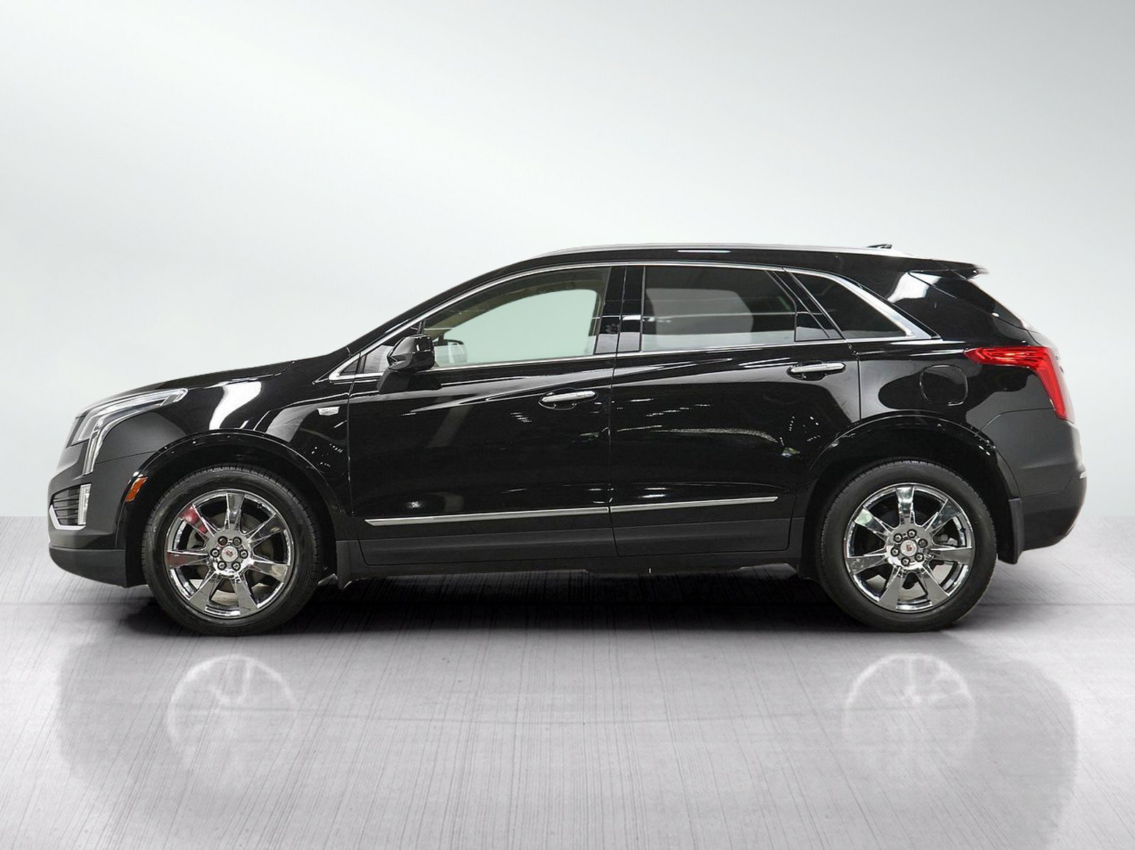 Used 2018 Cadillac XT5 Platinum AWD/4WD image 2