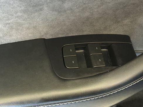 Used 2024 Tesla Model Y Long Range AWD/4WD image 14