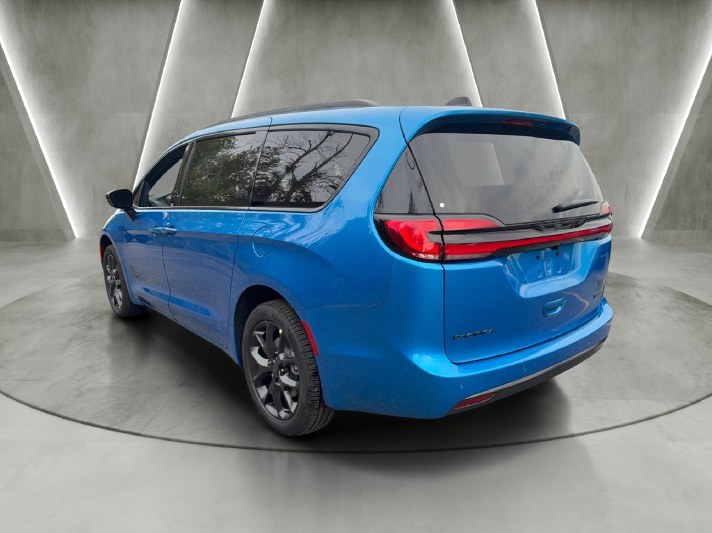 New 2027 Chrysler Pacifica Select AWD/4WD image 5