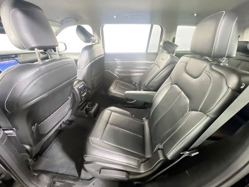 Used 2022 Jeep Grand Cherokee L Limited AWD/4WD image 24