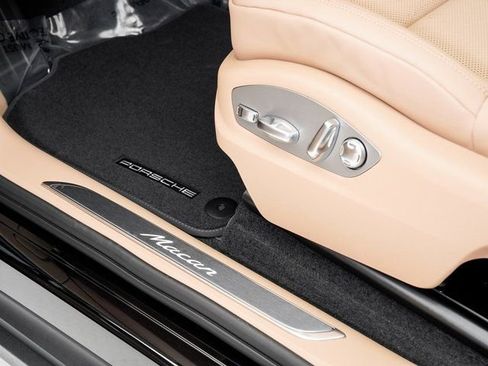 New 2026 Porsche Macan image 12